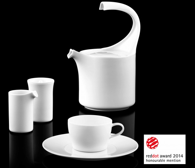 Weißes Teeset, bestehend aus Kanne, Tassen, Red Dot Award 2014 erwähnend. Fürstenberg Porzellan.