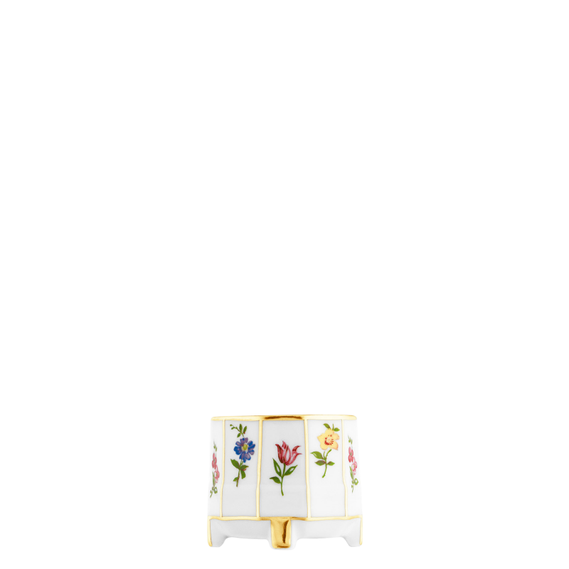 Weiße Vase mit goldenen Akzenten, Blumenmuster, aufrecht stehend. Fürstenberg Porzellan.
