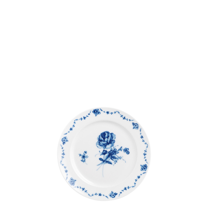 Weiße Porzellanteller mit blauer Blumenmalerei, zentral positioniert. Fürstenberg Porzellan.