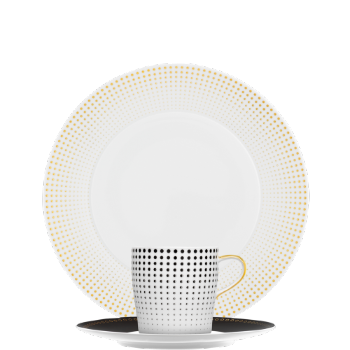 Teller mit goldenem Punktmuster, Tasse mit schwarzem Punktmuster vorne. Fürstenberg Porzellan.