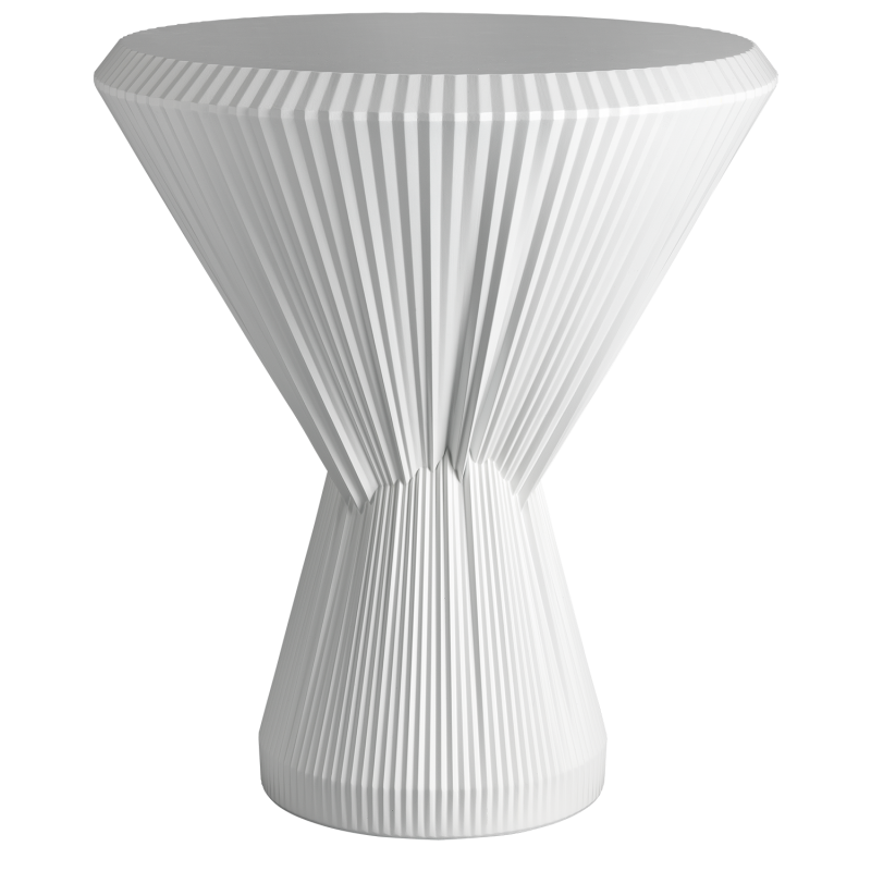 Weißer, gerippter Tisch mit V-Form, stehend in minimalistischer Umgebung. Fürstenberg Porzellan.