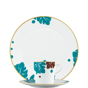 Teller und Tasse mit blauen Blättern und goldenen Rändern, arrangiert. Fürstenberg Porzellan.