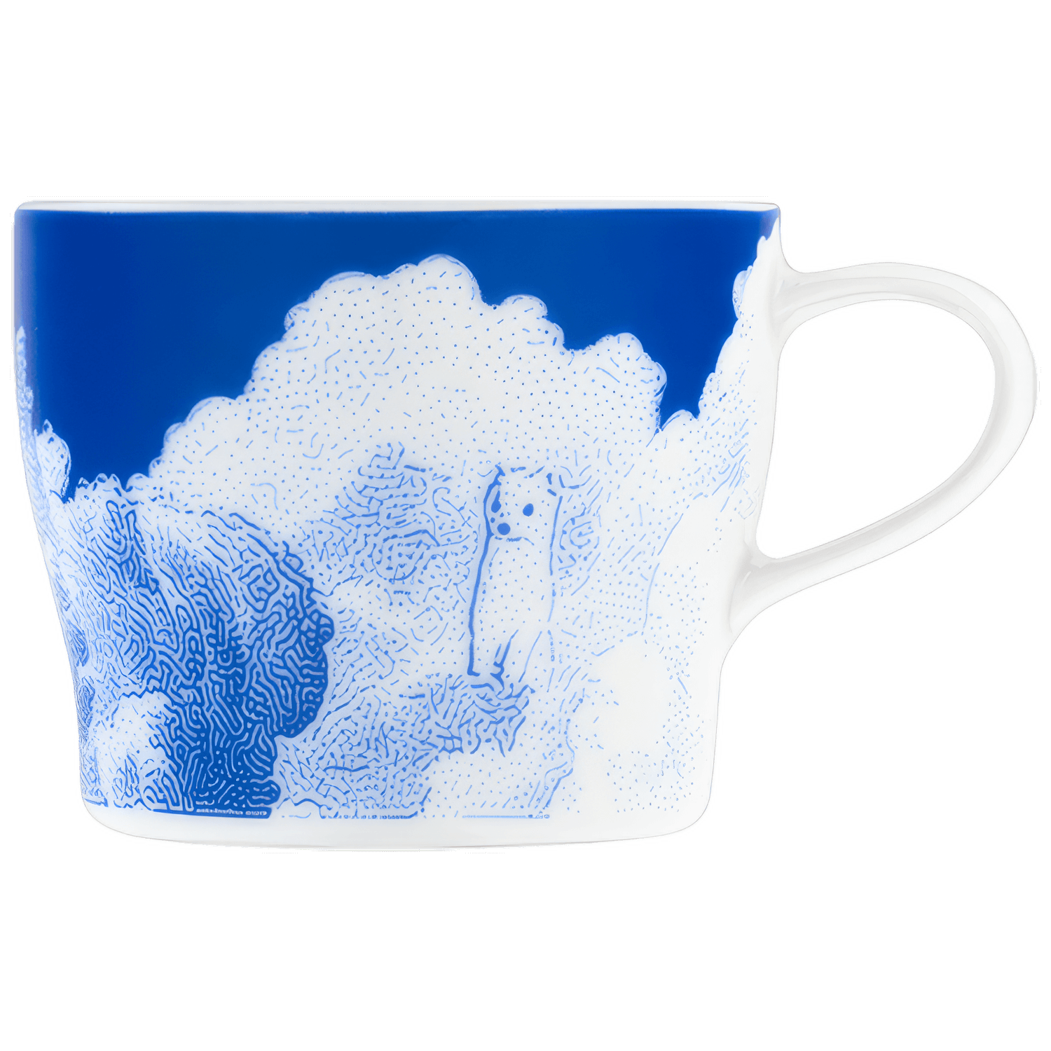 Tasse mit blauem Wolkenmotiv, zeigt Wolkenlandschaft auf weißem Hintergrund. Fürstenberg Porzellan.