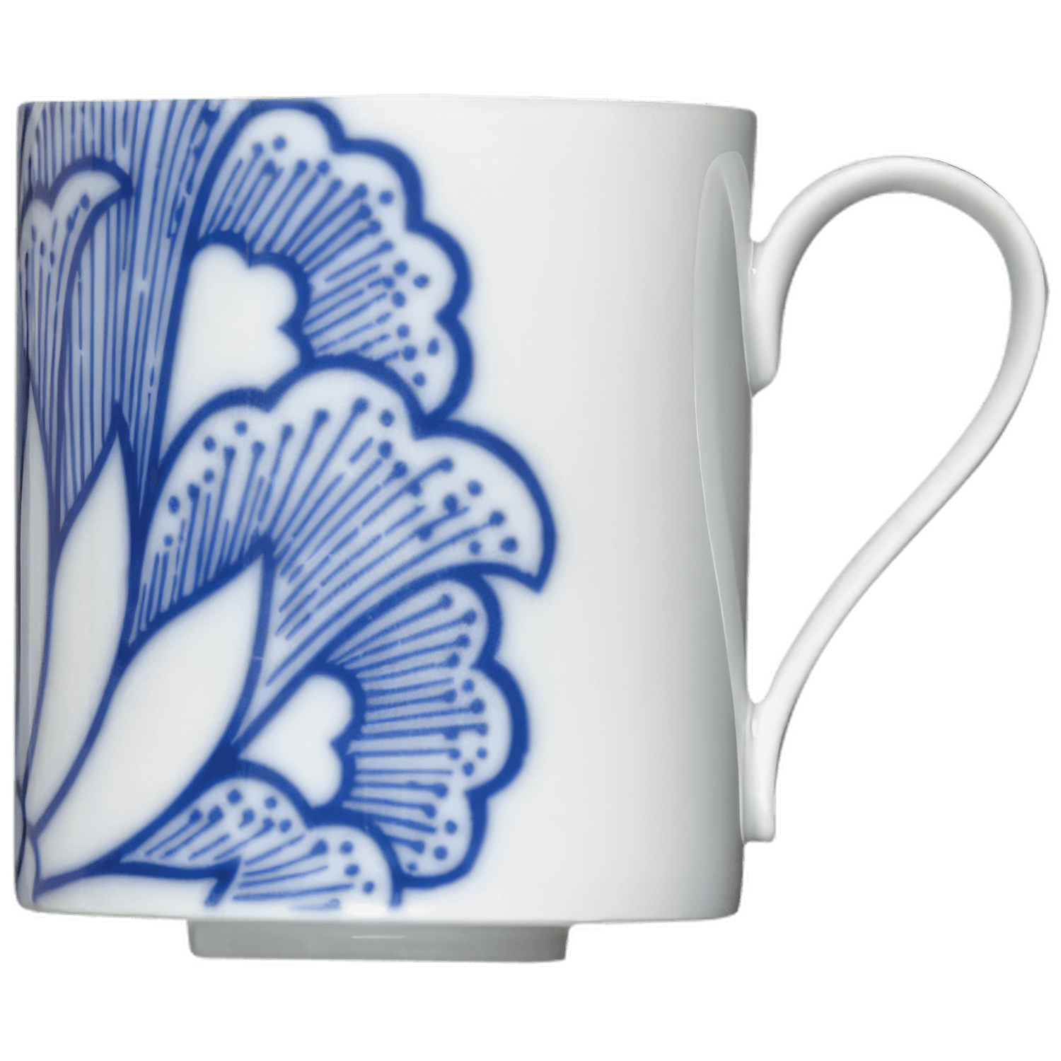 Weiße Tasse mit blauem floralem Muster, eleganter Griff. Fürstenberg Porzellan.
