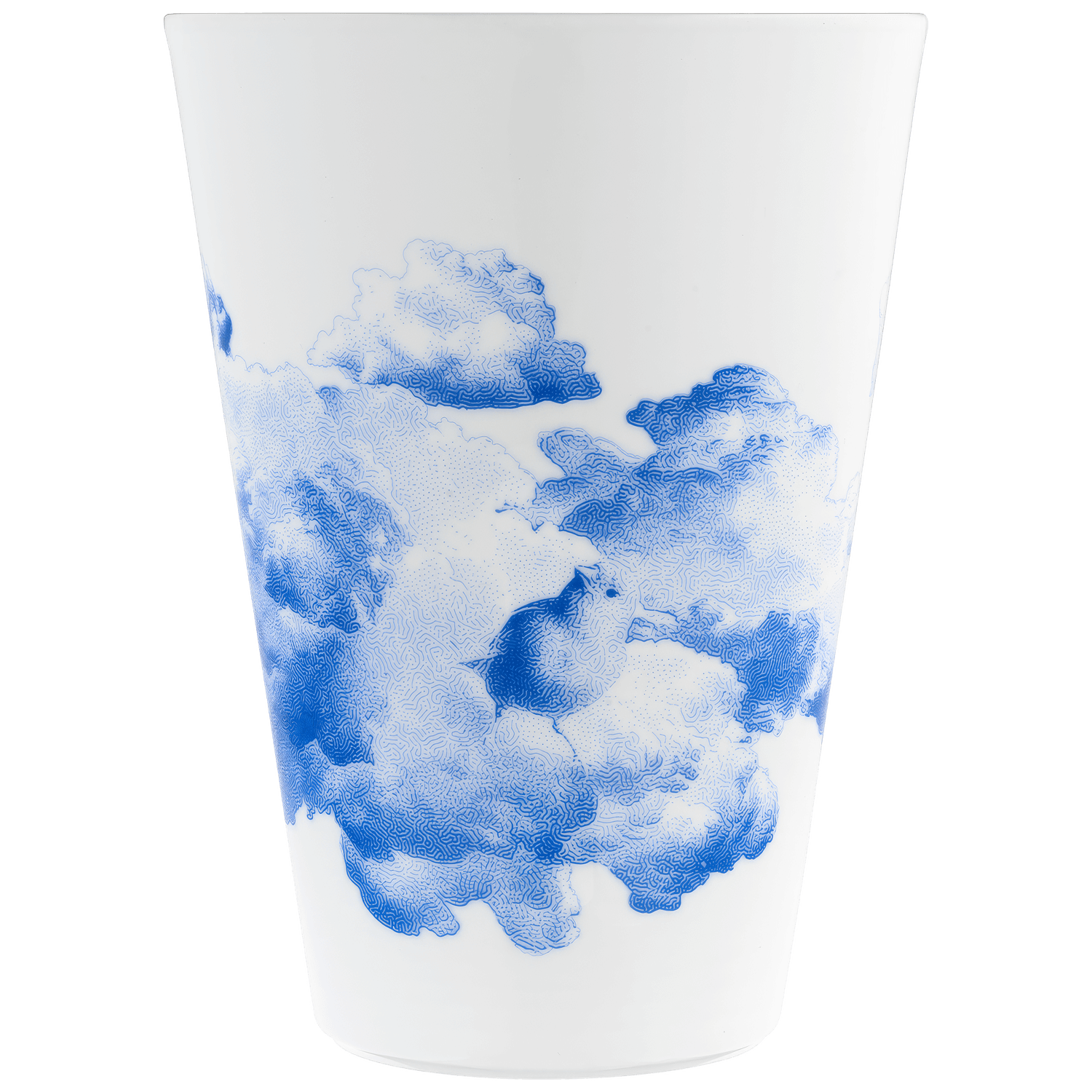 Weißer Becher mit blauen Wolkenmustern darauf gedruckt. Fürstenberg Porzellan.