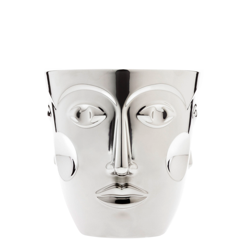 Gesichtsförmiger silberner Vase steht auf weißem Hintergrund. Fürstenberg Porzellan.