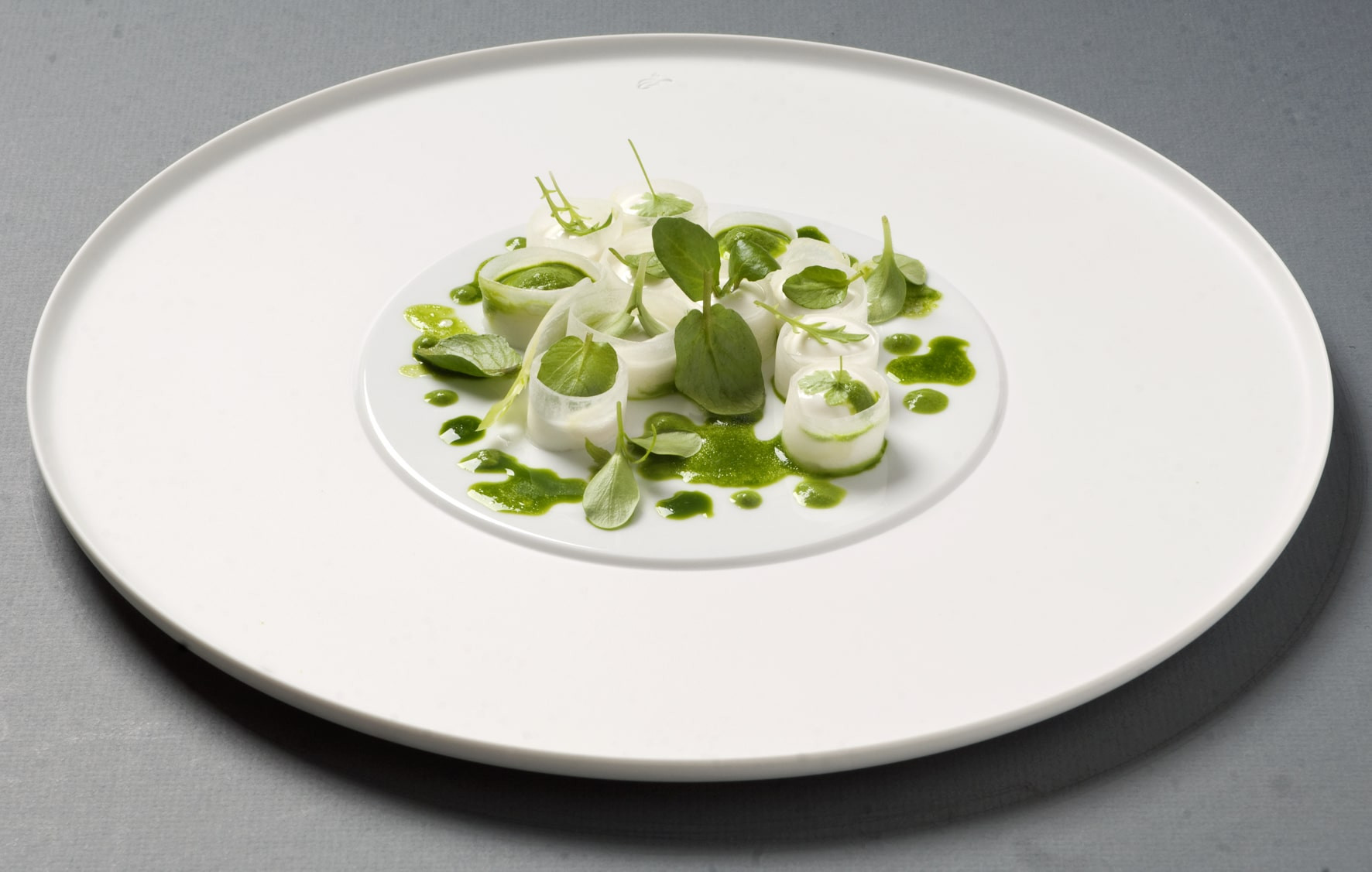 ZIEGENQUARK MIT JUNGEM RETTICH UND BRUNNENKRESSESAFT