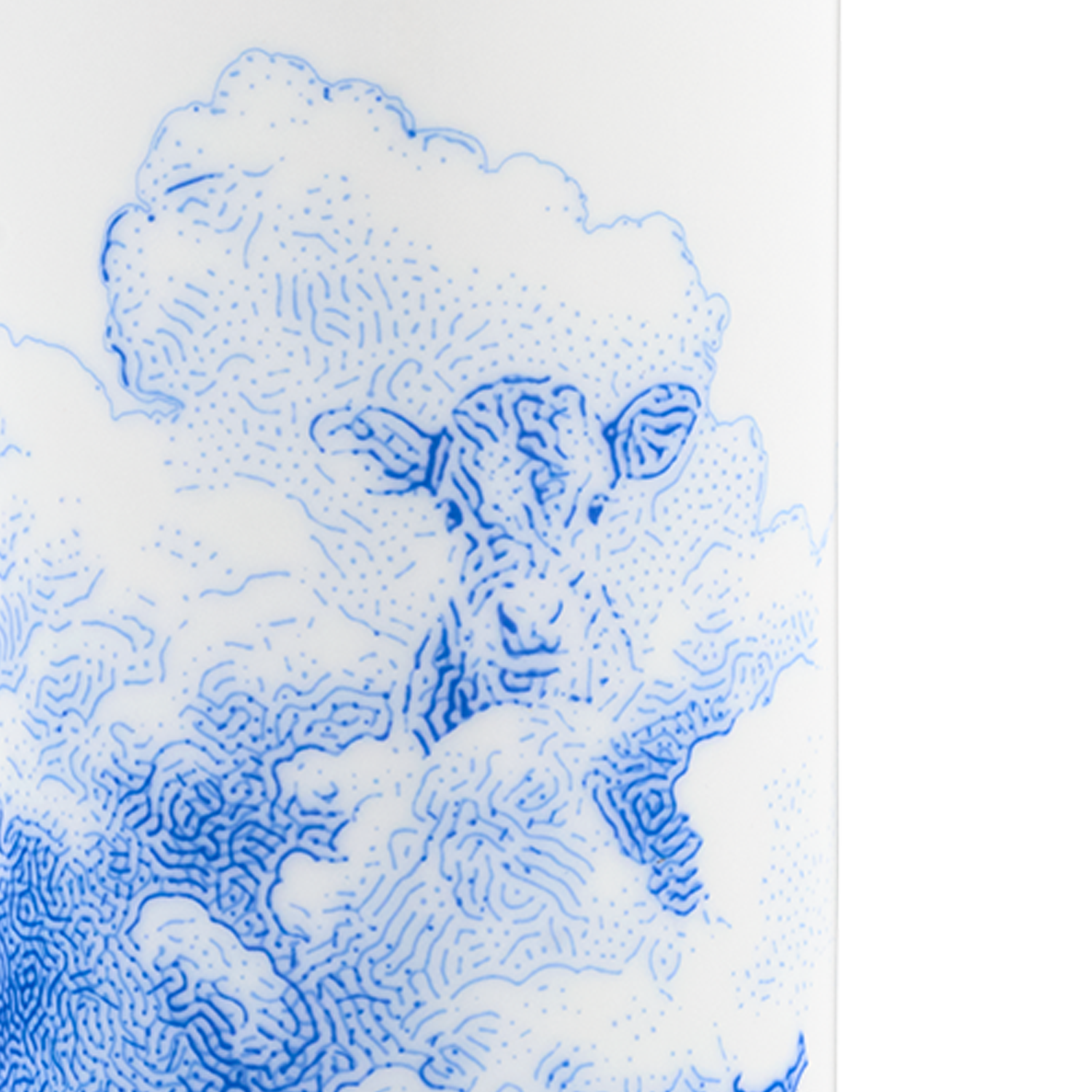Porzellanvase mit blauer Kuhzeichnung umgeben von stilisierten Wolken. Fürstenberg Porzellan.