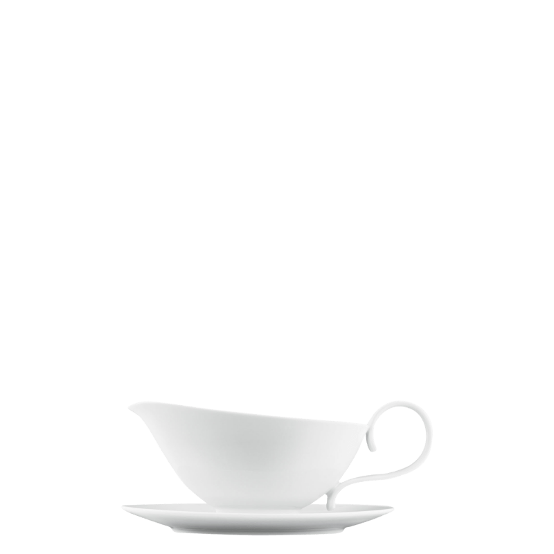 Weiße Porzellan-Saucieren mit eleganten Kurven auf passender Untertasse. Fürstenberg Porzellan.