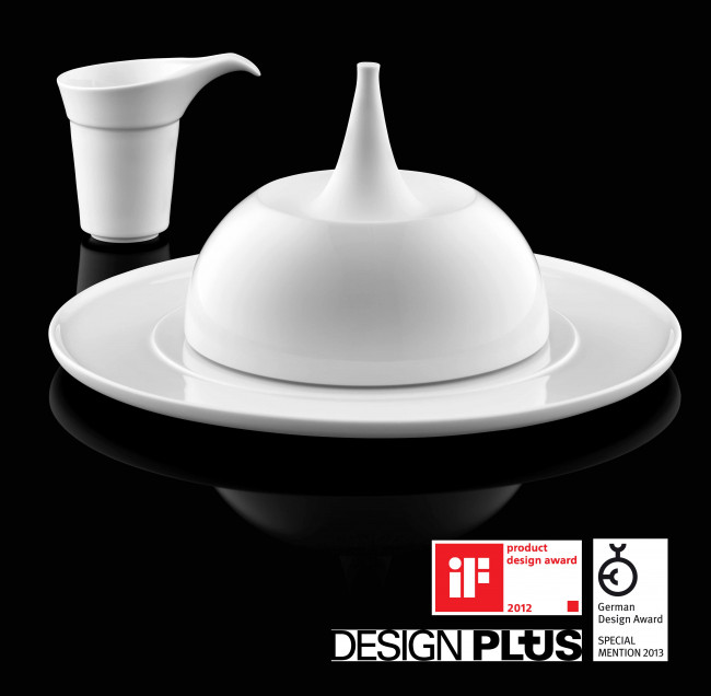 Weiße Geschirrset-Kanne und Teller mit modernem Design, Auszeichnungen unten rechts. Fürstenberg Porzellan.