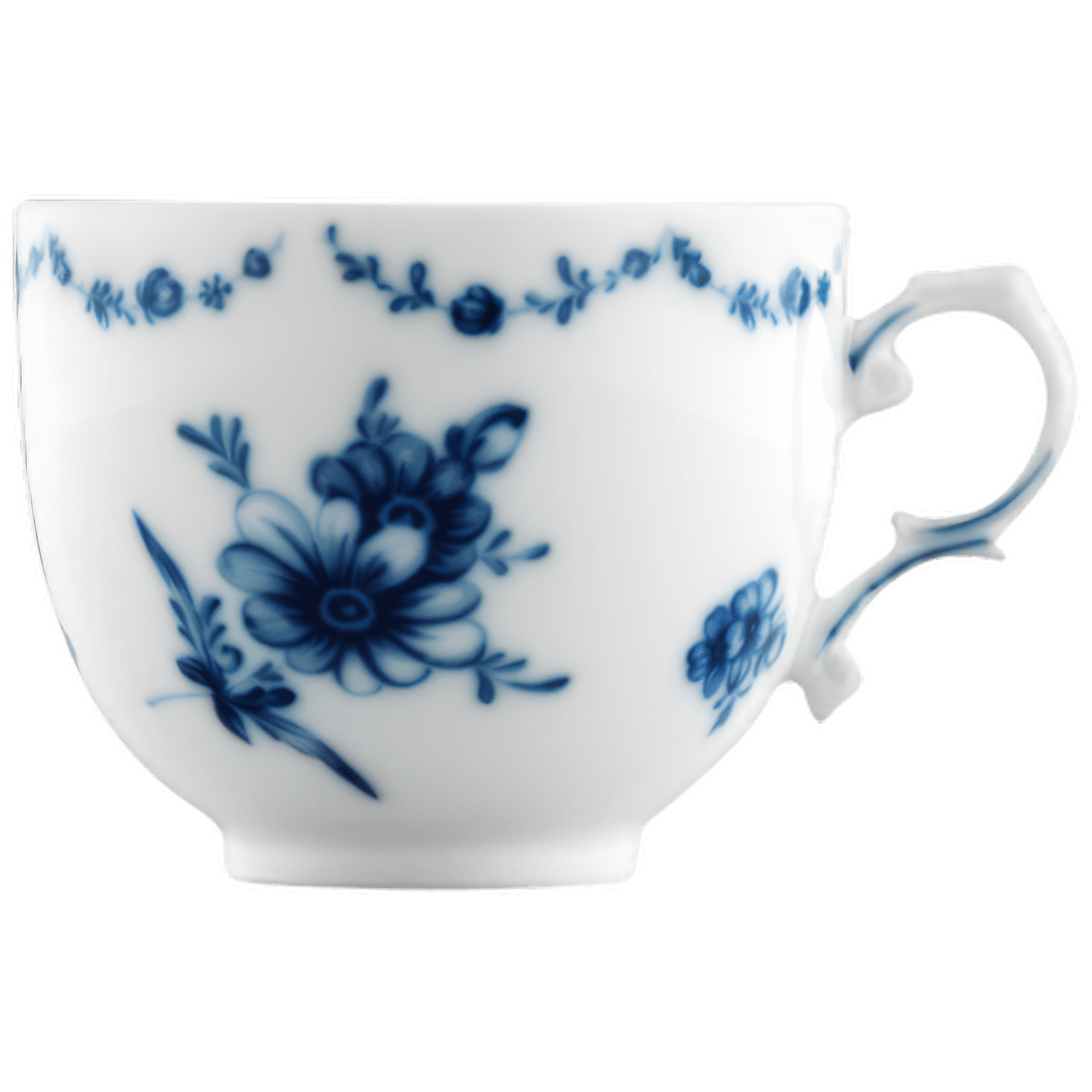 Weiße Teetasse mit blauem Blumendekor steht auf schwarzem Hintergrund. Fürstenberg Porzellan.