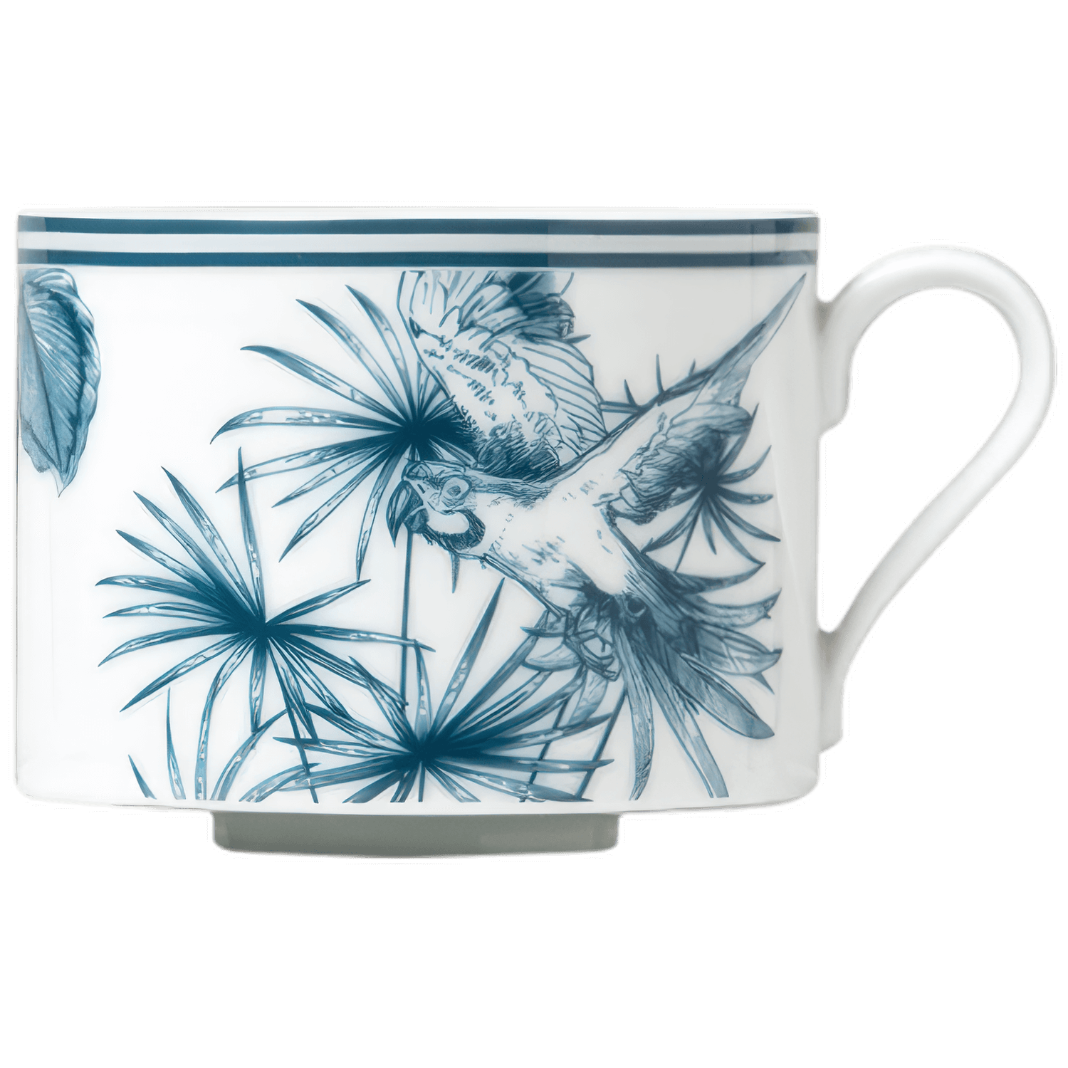 Tasse mit blauen Papageien- und Blattmotiven auf weißem Hintergrund. Fürstenberg Porzellan.