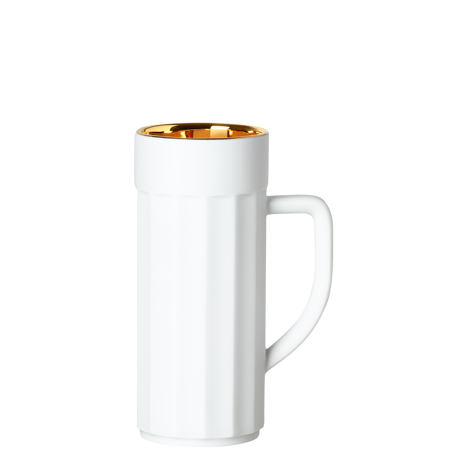 Ein weißer Becher mit goldenem Rand, stehend auf weißem Hintergrund. Fürstenberg Porzellan.