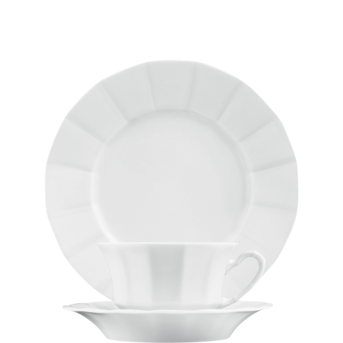 Weißes Porzellan-Tafelservice mit geriffeltem Design, bestehend aus Teller, Tasse, Untertasse. Fürstenberg Porzellan.