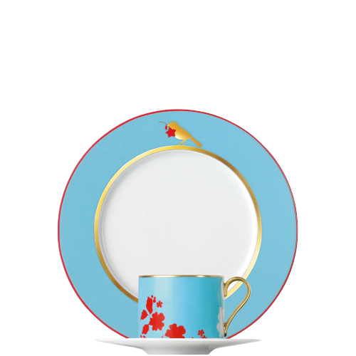 Teller mit goldener Umrandung, blauem Rand, Vogelmotiv über Kaffeetasse mit rotem Blumenmuster. Fürstenberg Porzellan.
