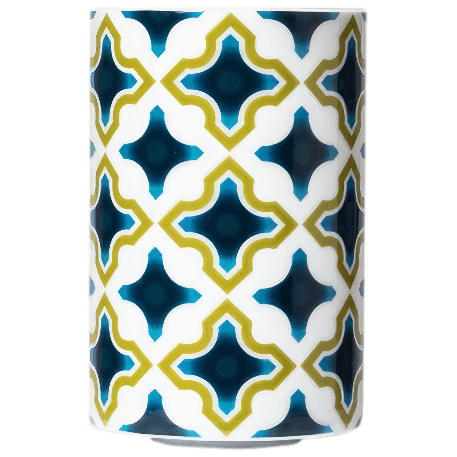 Weiße Tasse, geometrisches Muster in Blau und Gelb, steht auf weißem Hintergrund. Fürstenberg Porzellan.